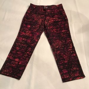 Black and red Old Navy capri leggings size medium